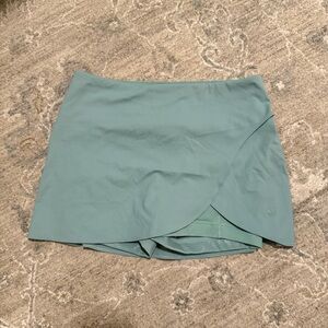 Lululemon High Rise Wrap Tennis Skirt (size 8)
